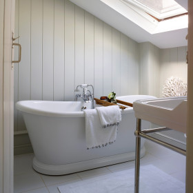 BAS063-BC-Designs-Acrylic-Freestanding-Boat-Bath-01
