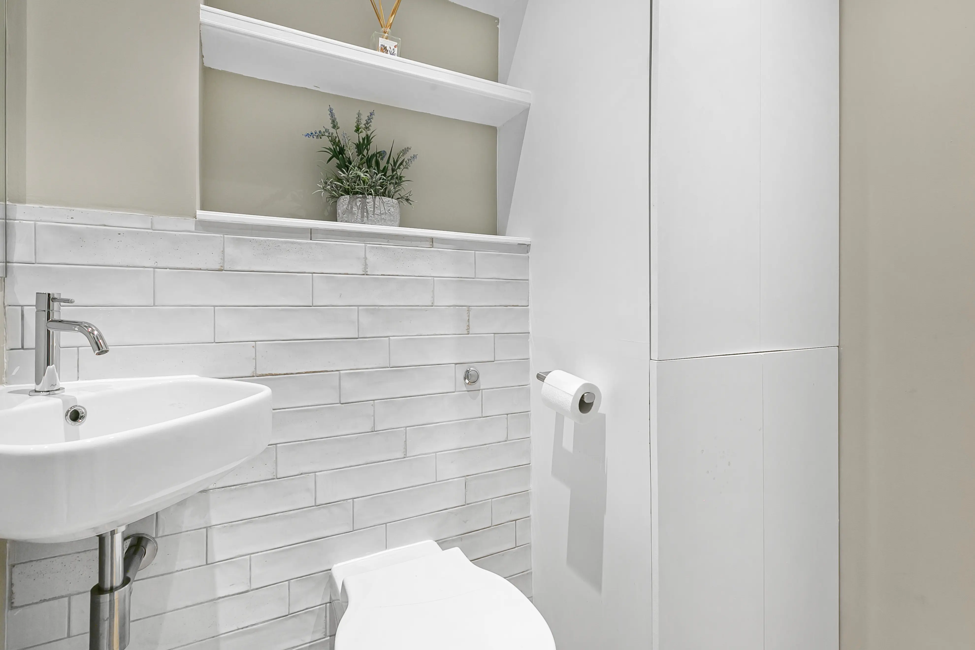 Serene Cloakroom in Wandsworth