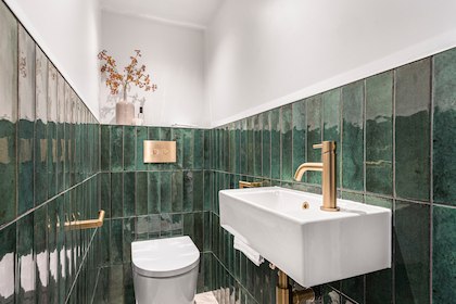 360° View - Buyer-Ready Clean Cloakroom