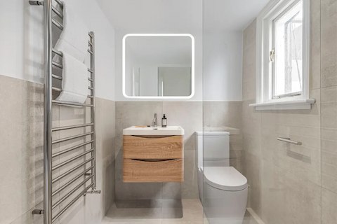 360° View - Soft Minimal Compact Ensuite