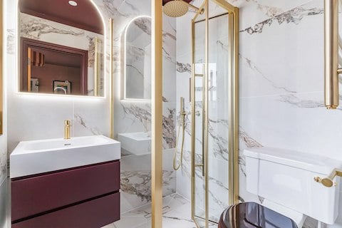 360° View - Bold in Burgundy Shower Room in Tooting