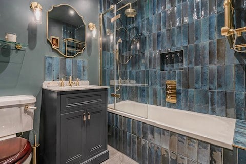 360° View - Relaxing Ensuite in Tooting Bec