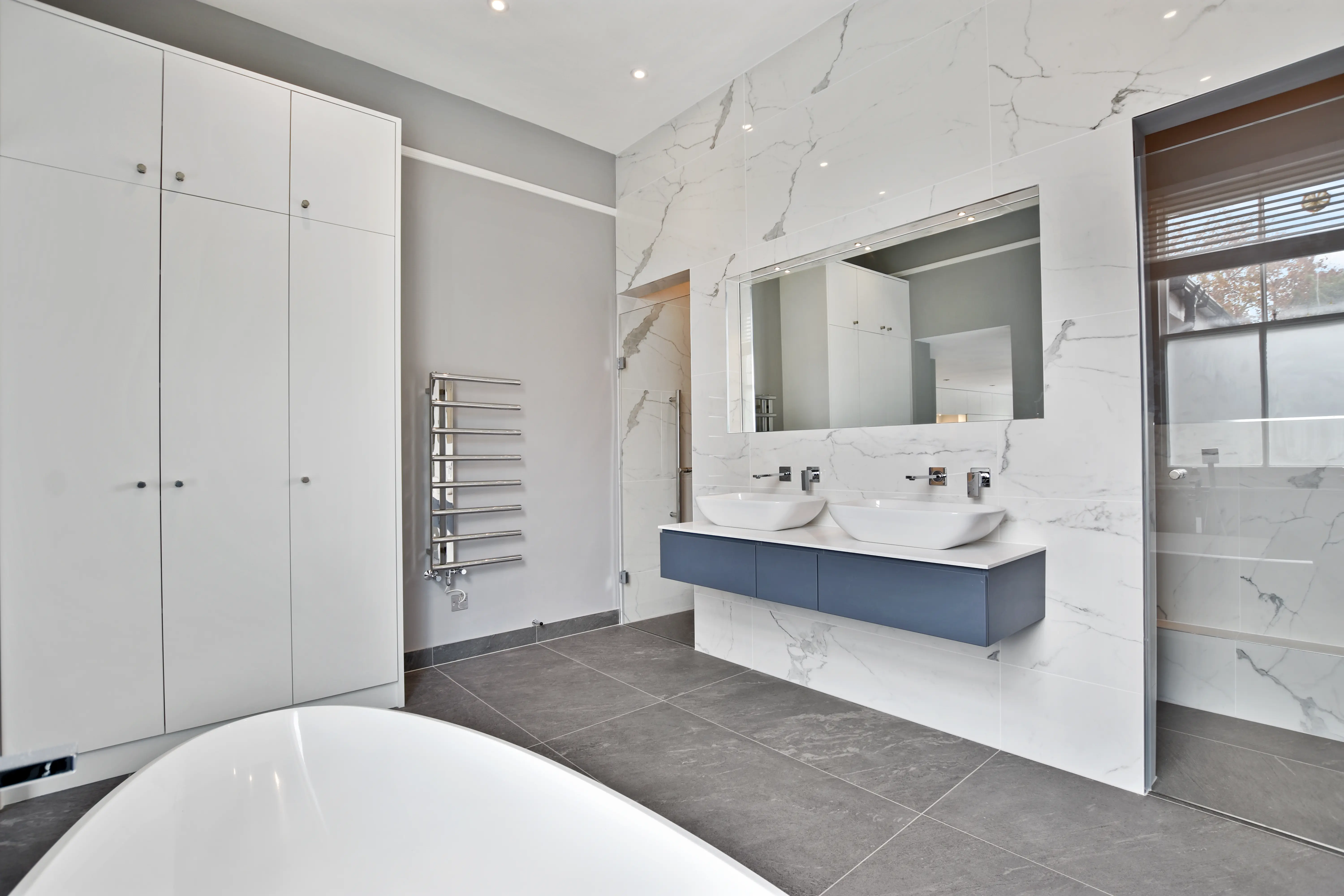 Light and Spacious Bathroom Suite in Fulham