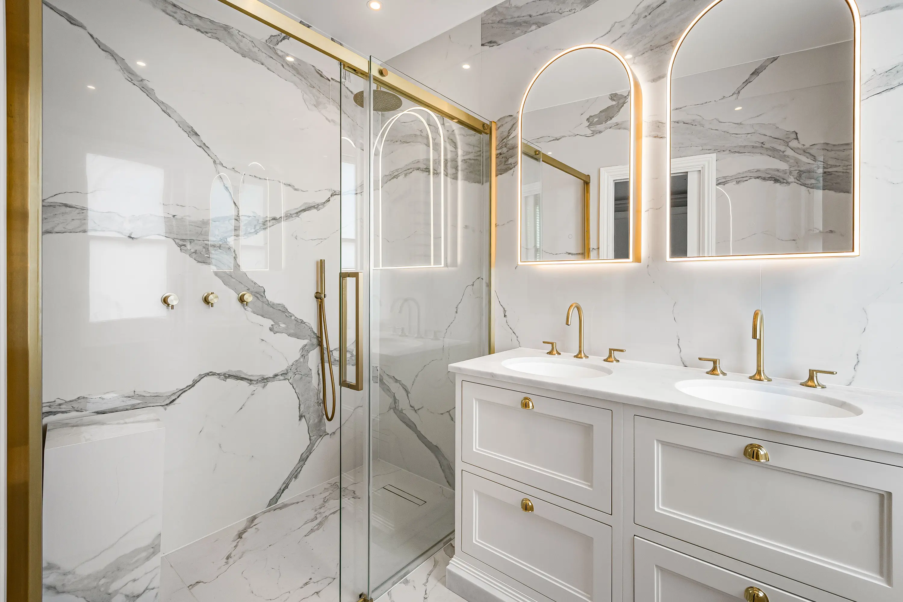 Marble Arches: A Master Ensuite