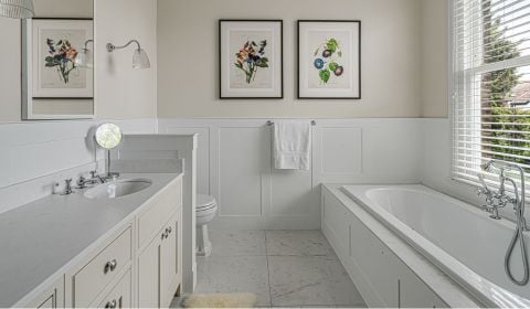 360° View - A Traditional-Minimalist En-Suite