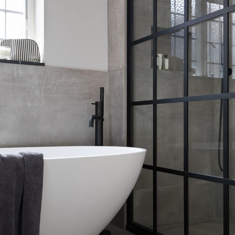 Dark Monochrome Bathroom in Chelsea